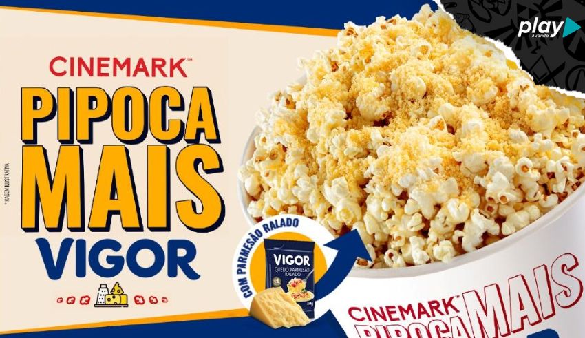 Em parceria com a Vigor, mais uma novidade está chegando ao snack bar da Cinemark. Agora os clientes poderão incrementar a já premiada e inconfundível pipoca da exibidora líder do Brasil com queijo parmesão. O novo topping integra a plataforma Pipoca Mais e é a primeira opção de cobertura salgada do catálogo. O produto está disponível em todas as unidades da rede no país, incluindo salas Prime e pode ser encontrado em duas opções de combo: o balde -que conta com um balde de pipoca, duas bebidas grandes e o topping, e o combo grande - composto por uma pipoca grande, uma bebida grande mais o topping. A compra pode ser realizada pelo app ou nos próprios cinemas.